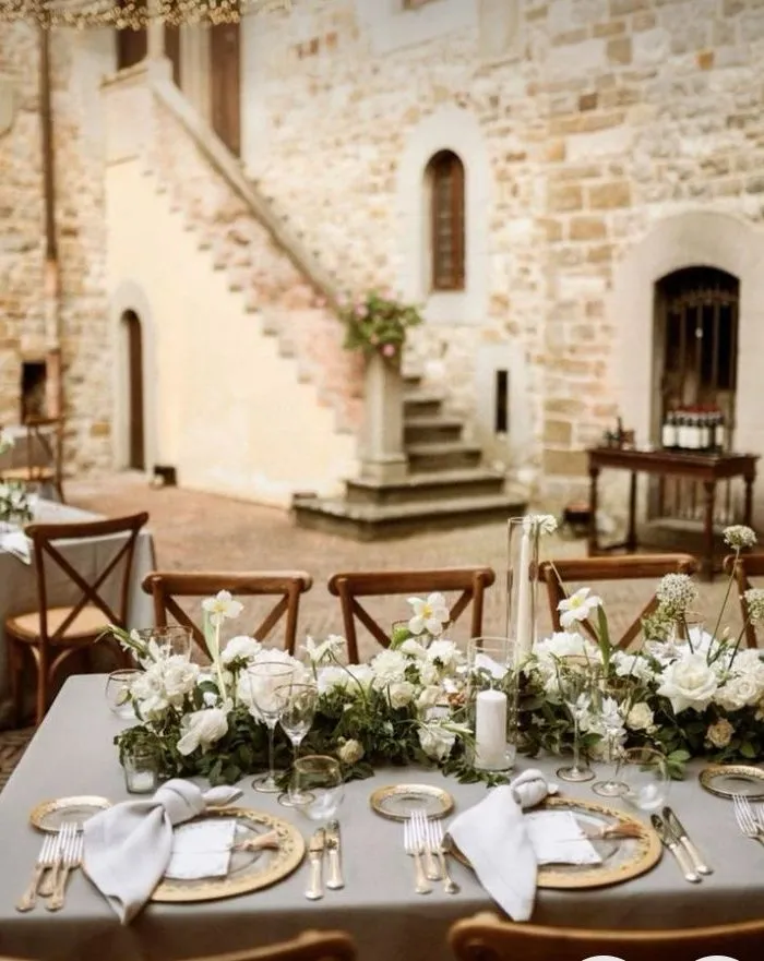 Tavolo decorato per il ricevimento