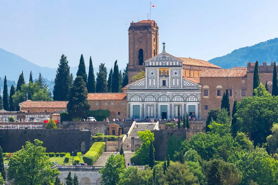 Facciata romanica della Basilica di San Miniato al Monte a Firenze
