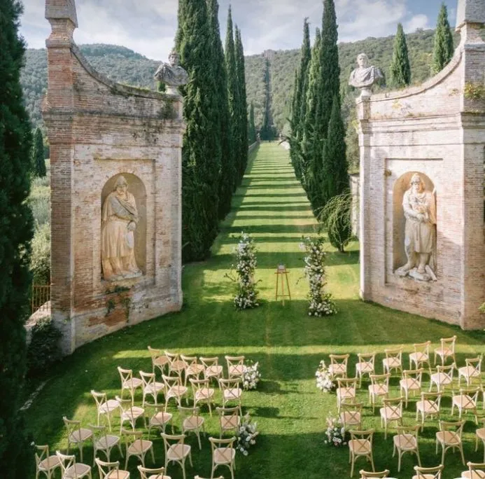 Cerimonia al tramonto nel giardino all’italiana